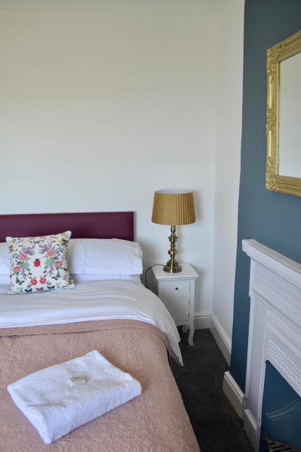The Nags Head Hotel Lyme Regis Ngoại thất bức ảnh